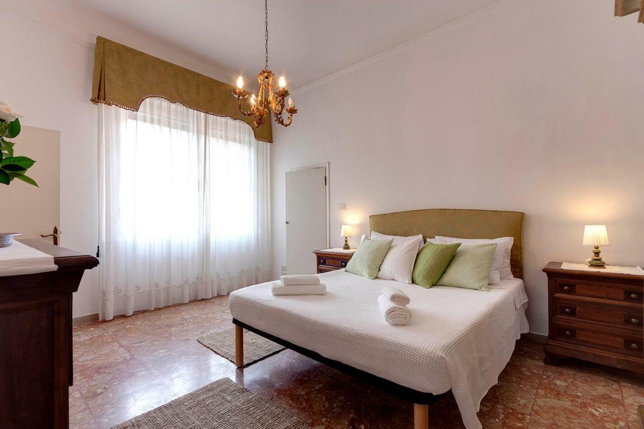 Historical Apartment Spectacular Arno View With Balcony From 12 Th Century. Флоренция Екстериор снимка