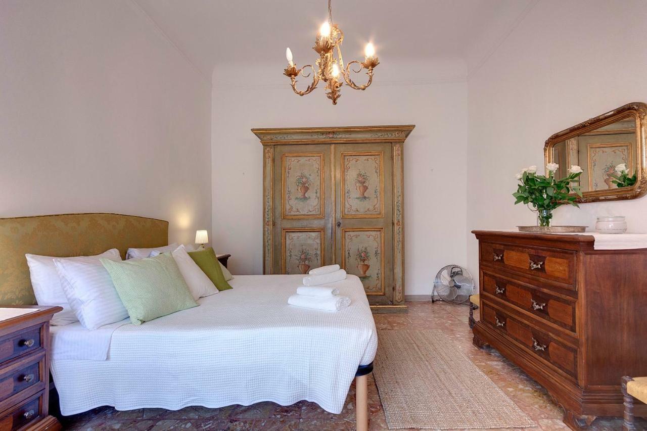 Historical Apartment Spectacular Arno View With Balcony From 12 Th Century. Флоренция Екстериор снимка